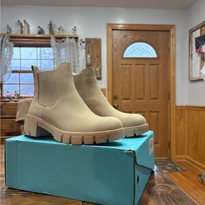 SHEIN Beige Ankle Boots